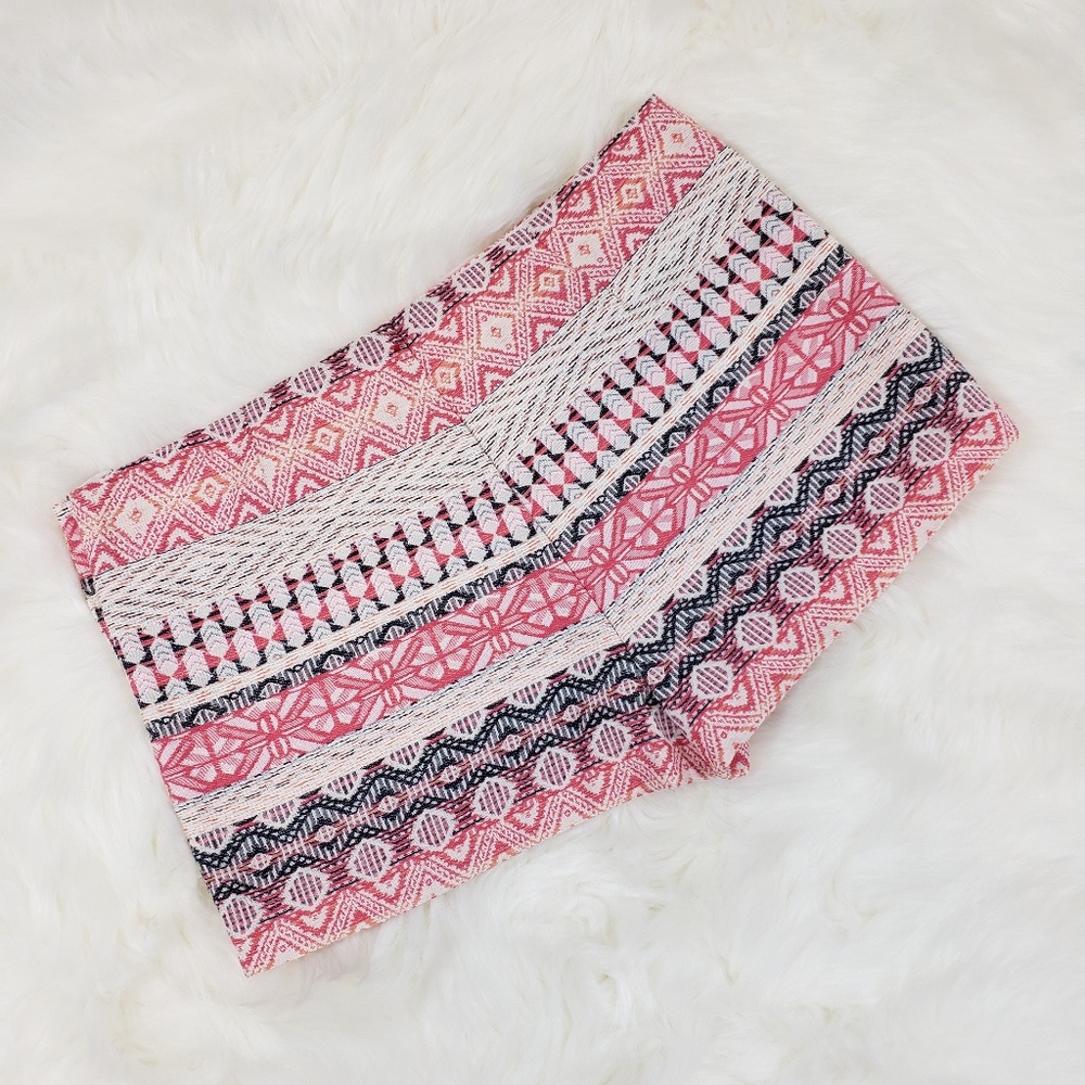 Chelsea & Violet High Rise Patterned Button Shorts - Picture 3 of 5